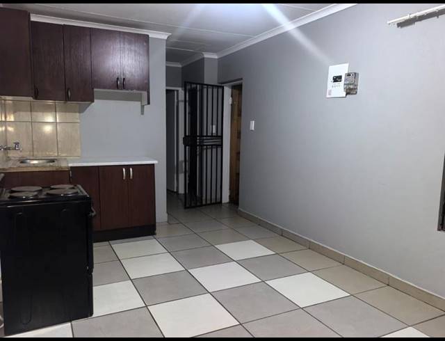 2 BEDROOM PROPERTY TO RENT IN PROTEA GLEN